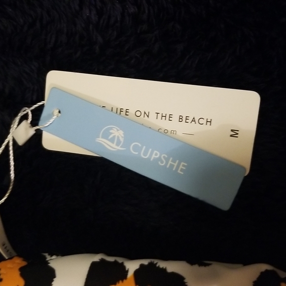 Cupshe Swimsuit. NWT. Size M - Picture 5 of 5